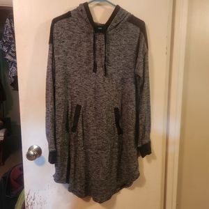 Simply Vera Long Sleeve Hooded Dress with front pocket- Black/Grey- size small